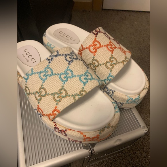 Authentic Gucci Slides - Picture 1 of 2